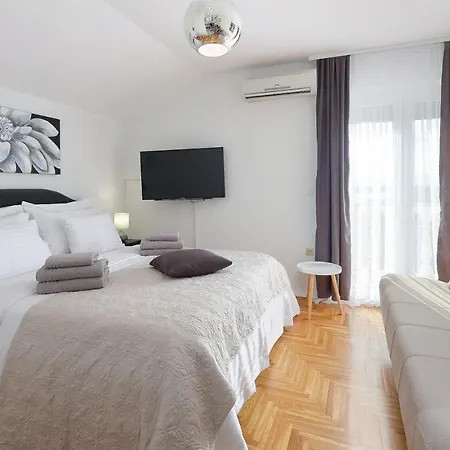 Alen Apartman *